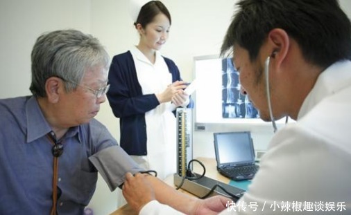 脑梗为何逐年增多?医生:别总冤枉肥肉,3种调料要少吃,莫忽视