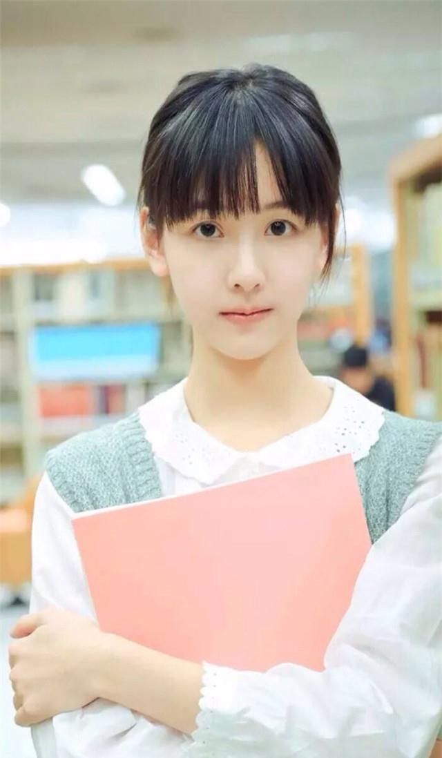 弯月眉|网红脸已经过时,2020年最火的是初恋脸,清纯高级又耐看