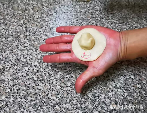 台湾每到过节就脱销的绿豆椪，教你在家做，内馅居然能吃出空气感