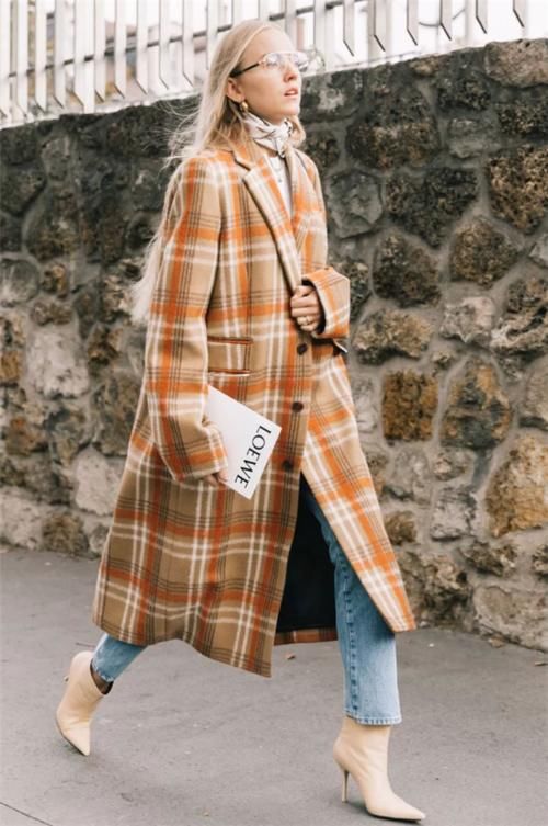 上了年纪的女人，别再死磕少女感了，这几种“优雅穿搭”，值得学