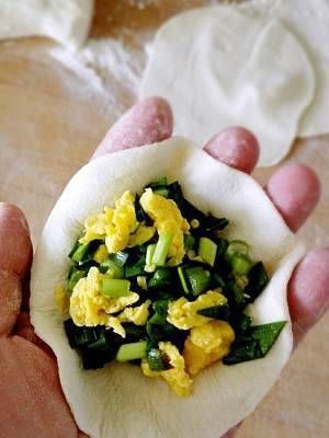 筋道|韭菜鸡蛋不要再吃韭菜盒子了,试试这样做,不蒸不煮,酥脆又筋道