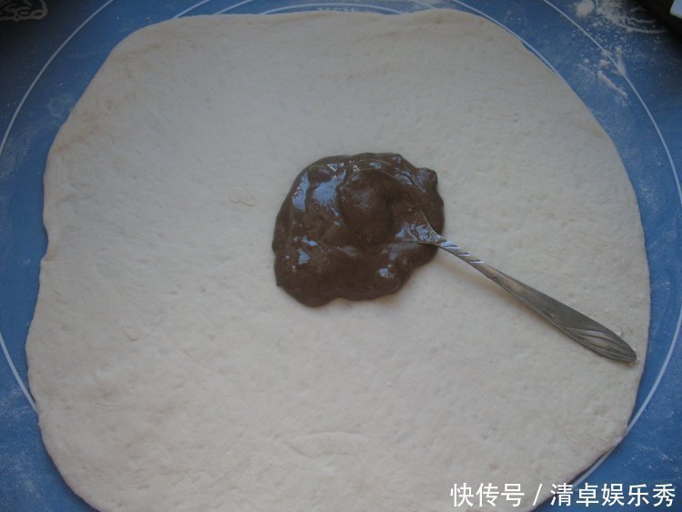 补钙|面粉不要蒸馒头了,教你此做法,孩子一顿吃3个,补钙又好吃!