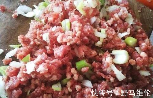 调饺子馅时，放热油还是放香油？面馆老师傅：都错了，别乱放