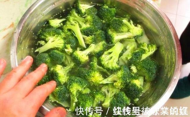 炒西兰花,有人焯水,有人泡水,都不对,应该这样做