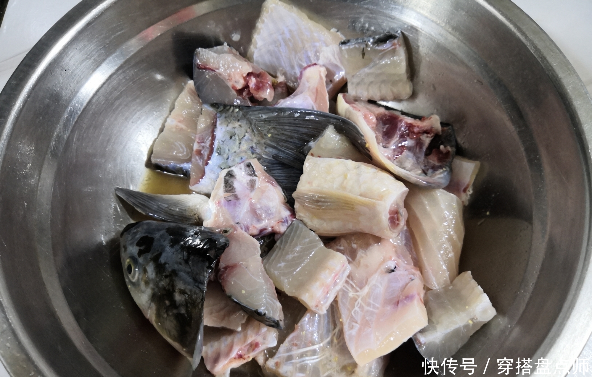 正月里,吃鱼就选这牛做法,有肉有汤吃着舒服,鲜美的汤都剩不下