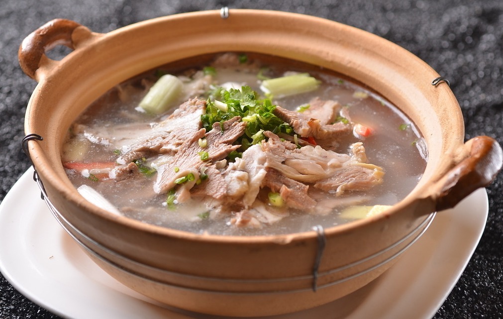 在家炖羊汤，2样不能放！掌握5个技巧，保证肉烂汤鲜，奶白不膻