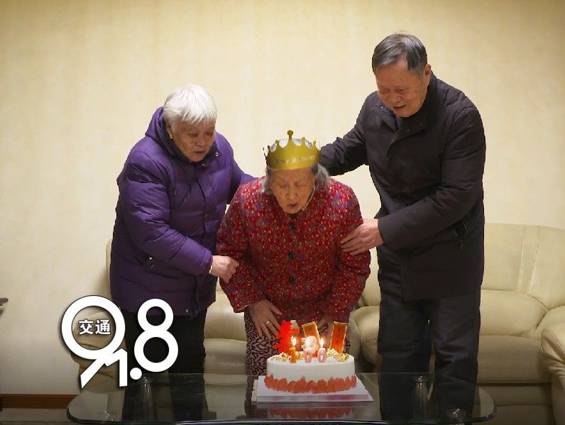 寿宴|百岁老人取消百岁寿宴，对儿孙们说：“生日下次可以过！”