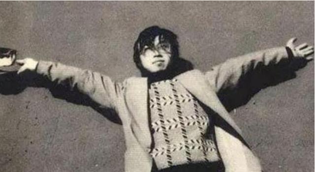 中国政法大学@他15岁上北大,25岁卧轨自杀,生前写下一首诗,几乎每个人都听过