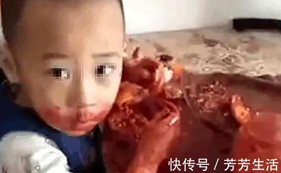 儿子|妈妈出门买菜,留自己的儿子独自在家,回家时被眼前的一幕吓到