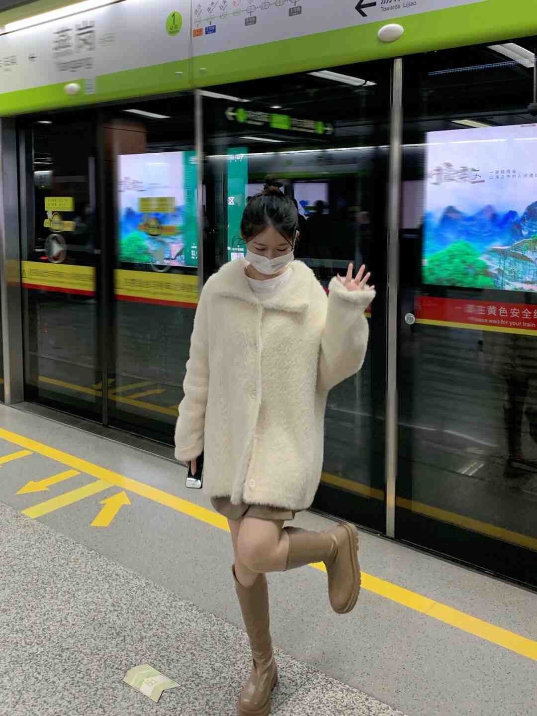 深色系 想要长靴上脚不沉闷!一定别错过这“两种”,增高显瘦又透气