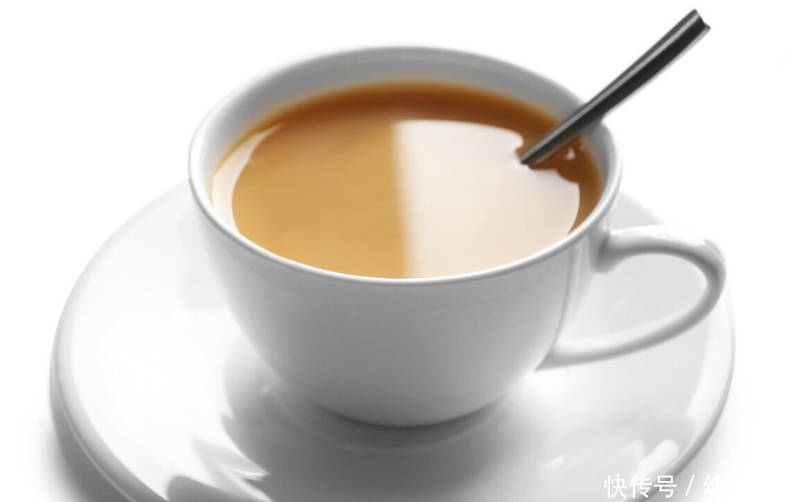 秋天的第一杯奶茶，教你在家做，10分钟就搞定，5块钱喝过瘾