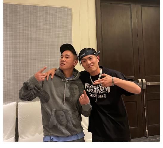 《披哥》庆功宴路透出炉！赵文卓团队搞怪合体，戚薇也惊喜现身了