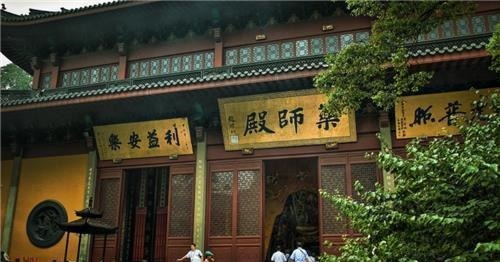 十字架#灵隐寺有一副对联,悬挂了1700年,点醒无数世人,帮他们走出困境