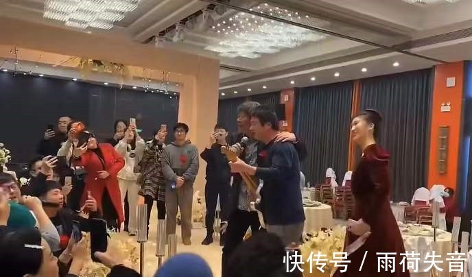 万晓利嫁女现场曝光!老狼献跳华尔兹,氛围热闹似民谣界春晚