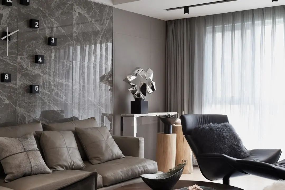 简约|180㎡现代简约,卫生间用玻璃墙?设计太大胆!是否有点奔放?