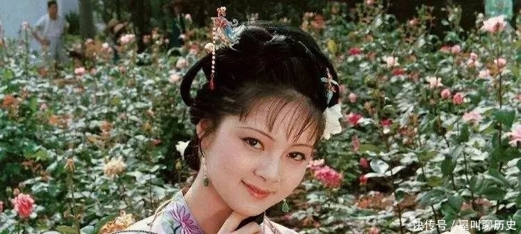 林黛玉|袭人端来一碗茶,宝钗半杯漱口,剩下半杯黛玉饮尽,里头奥妙太多