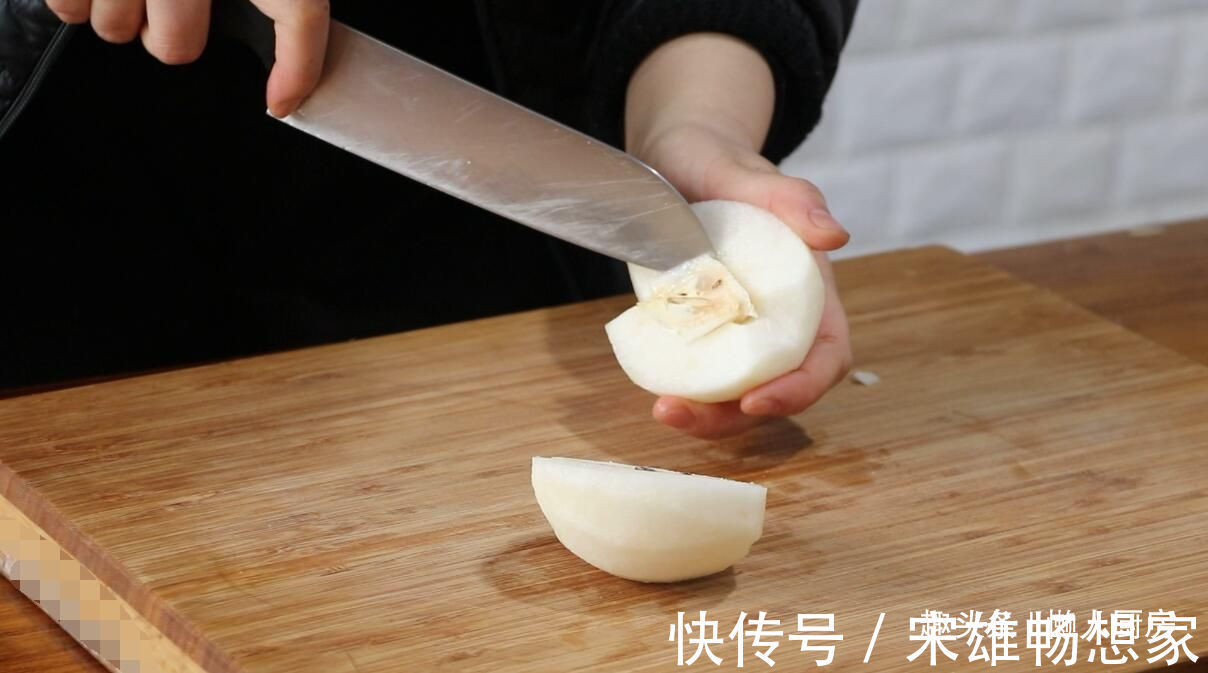 红酒不光炖牛肉好吃,还能煮梨,香气扑鼻,不用怕红酒喝不完了