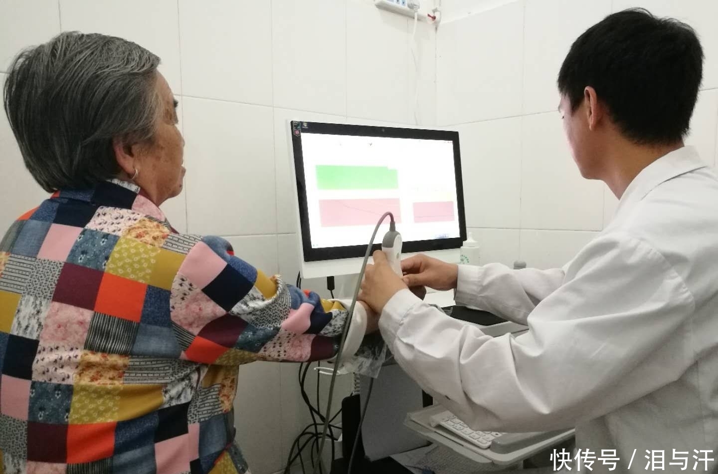 炒菜|50多歲夫妻,雙雙患上骨質疏松,醫生提醒:炒菜時1種調料要少放