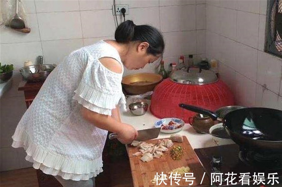 孕妇餐|“最辛苦孕妇”火了！孕8个月无人照顾，含泪硬撑自己操劳孕妇餐