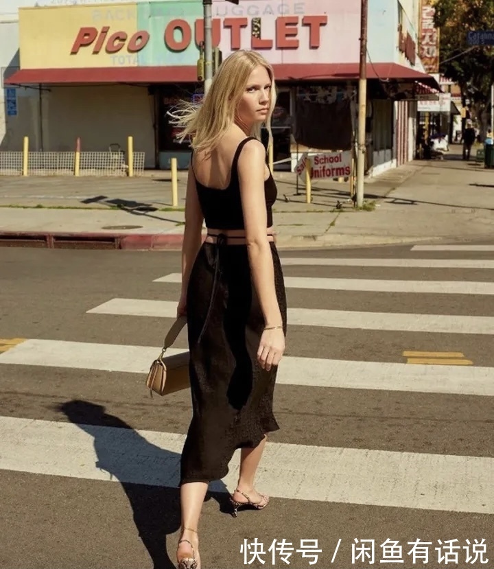 廉价|选对鞋子很重要！女人上了年纪尽量避开这3双凉鞋，显廉价还俗气