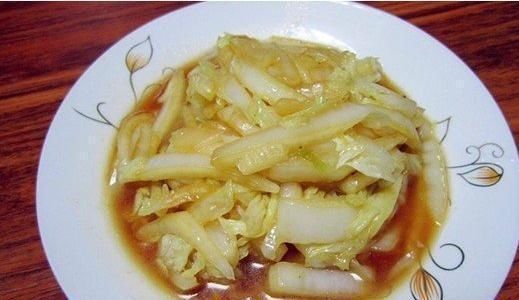 醋溜白菜,白菜直接下锅就错了,难怪不好吃,大厨这样做才对
