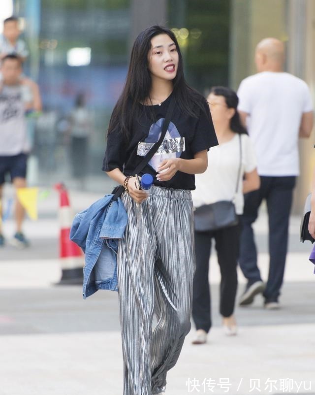 穿搭 充满女人味的打底裤穿搭，不乏时髦感，风靡街头！