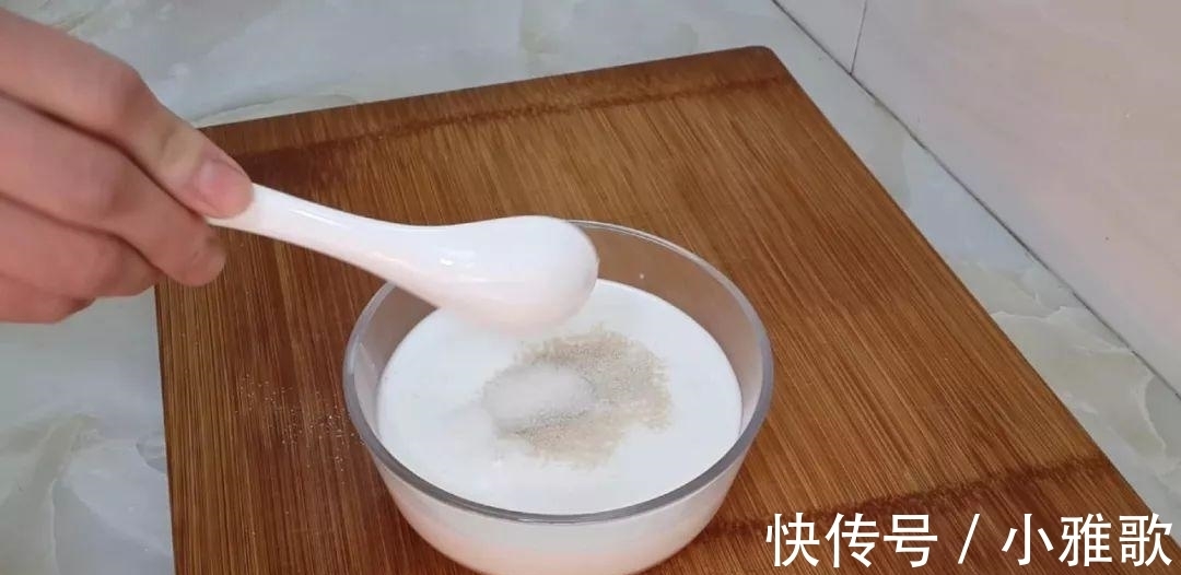 面粉|面粉还能这样做, 不用一滴水, 比面包火烧都好吃, 老婆3个不够吃