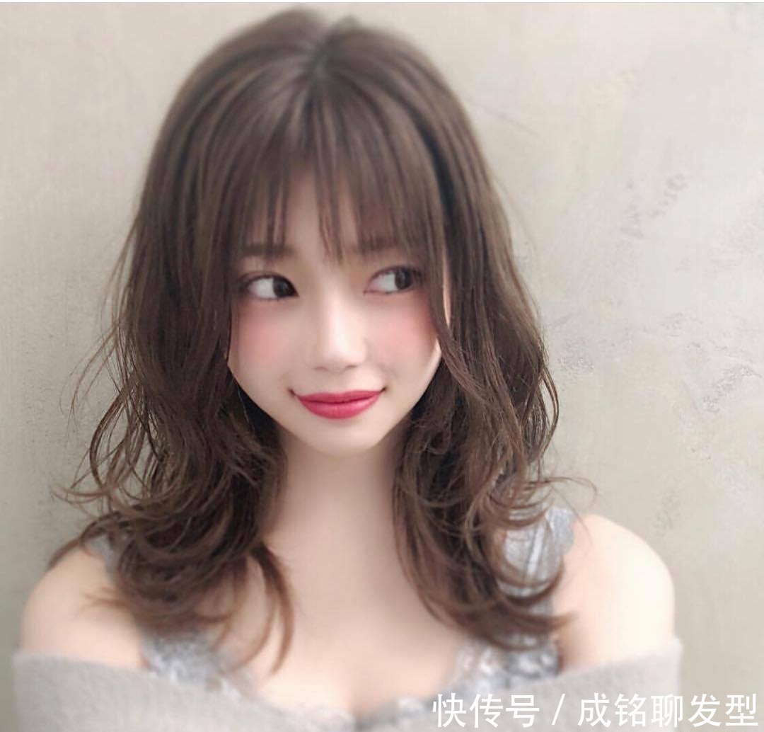 10款适合圆脸的中卷发,软弹柔卷时尚减龄,空气刘海显小又瘦脸