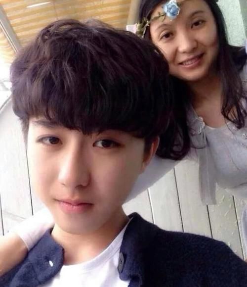 蔡徐坤|明星現(xiàn)實(shí)生活中長什么樣子？