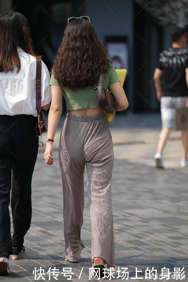 较休闲|短袖搭配阔腿裤很休闲,彩色穿搭很有活力