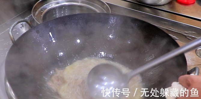 猪肝最忌讳直接清水洗，等于吃毒素，大厨教你一招，血水毒素全没！