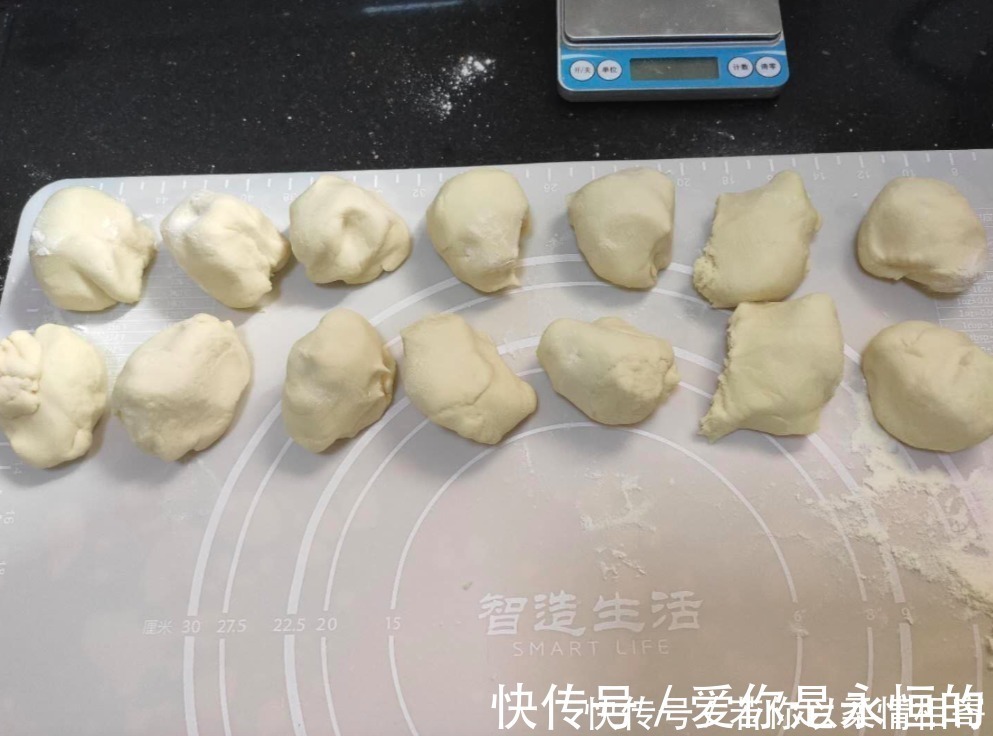 包子|秋天韭菜芹菜靠边站,此菜5毛钱1斤,蒸包子特美味,不放肉也很香