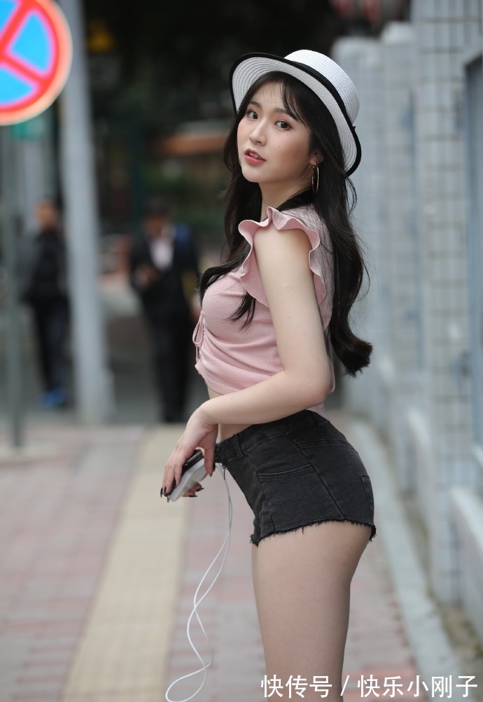 夏日|微胖女生的夏日穿搭，丝毫不“藏肉”，照样好看！