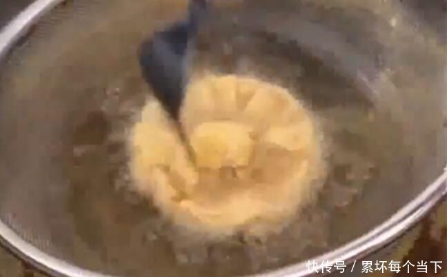 美味|饺子皮不拿来包饺子,拿来干嘛呢?可以变成美味小零食