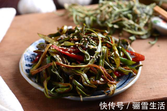 炖肉|豆角吃不完,教你晒一晒保存起来,放一年都不坏,炖肉吃太下饭了