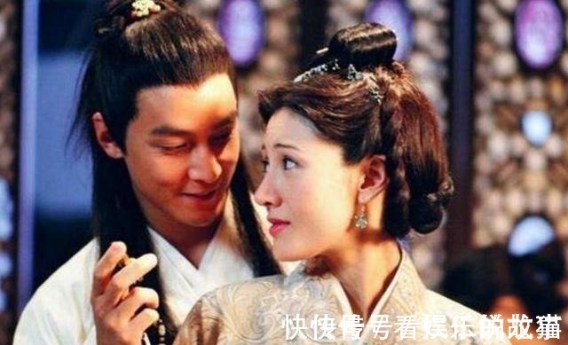 下联&秀才上联“含笑吹灯双得意”, 才女随口下联, 取得秀才欢心!