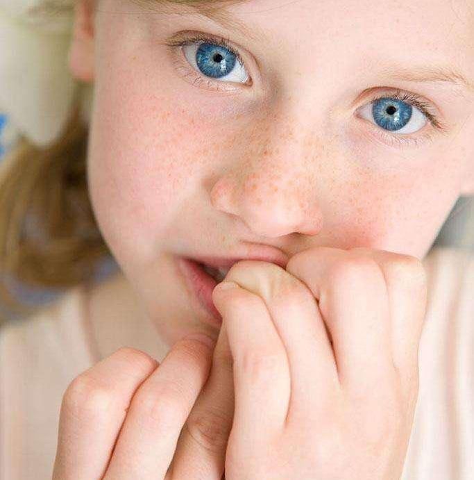 精神紧张|从小爱“咬指甲”不制止,长大后会怎样?3种结局或在等着你