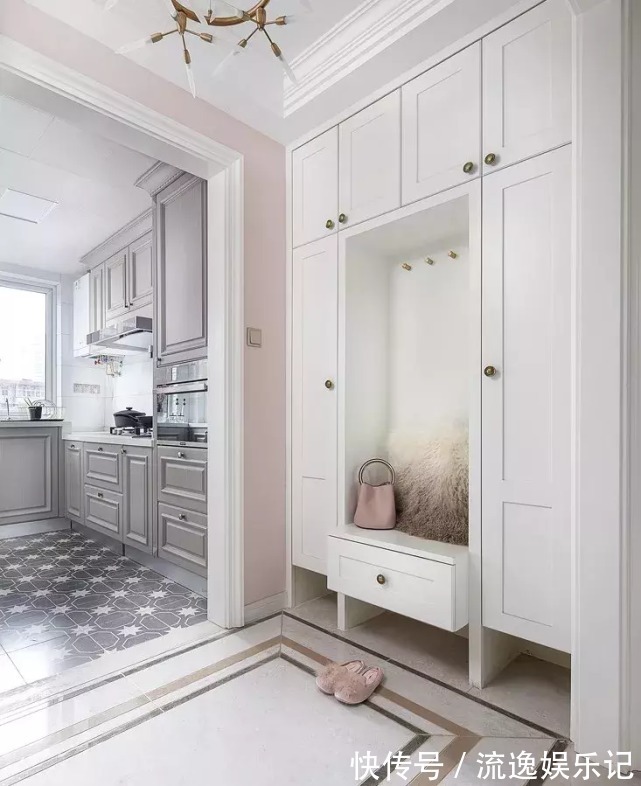 过道柜|电视墙要不要装柜子?一进屋就被迷住了,全屋太漂亮了