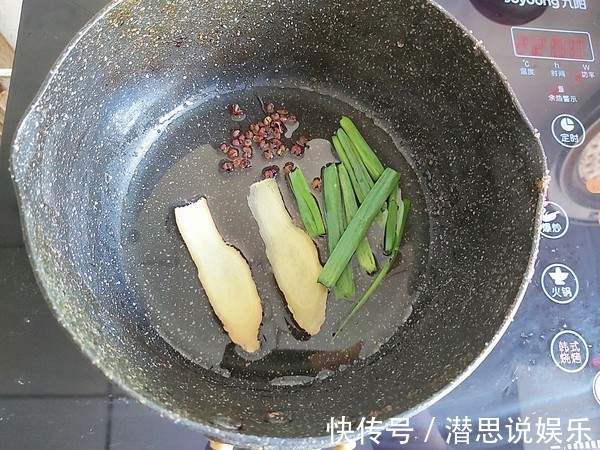 韭菜盒子的家常做法，皮薄馅大而且不出水，香酥又入味，超级解馋