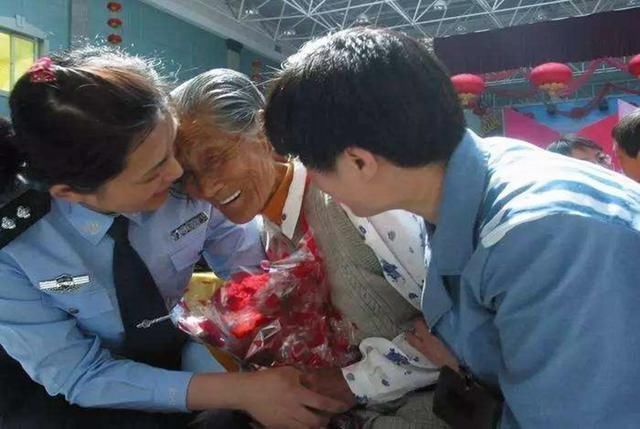 原生家庭|“父母在,人生尚有来处”,它的下半句才是精华,却很少有人知晓