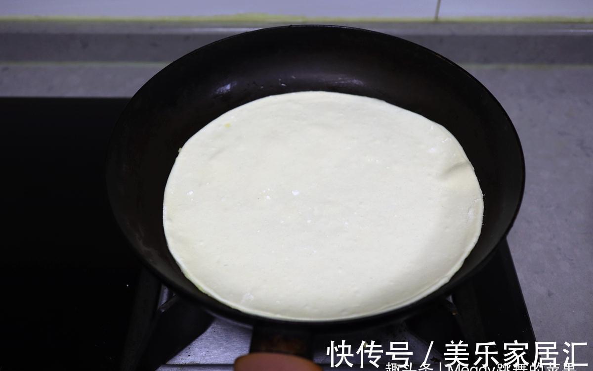 2分钟出锅的烙薄饼,又软又香卷着吃,用凉水还是热水揉面不挑剔