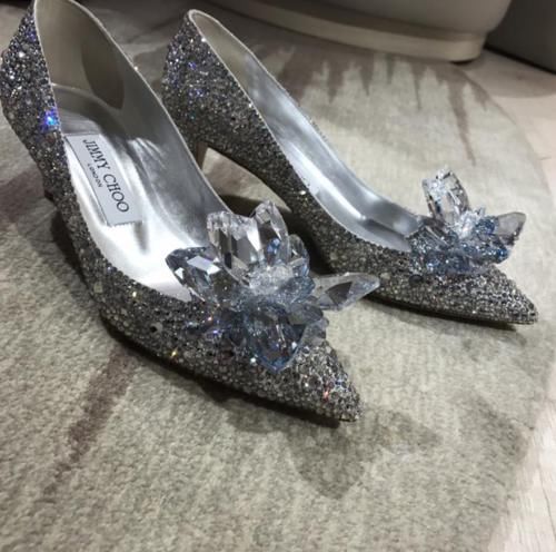 嵌钻水晶鞋，做一个优雅的女人，做最好的自己