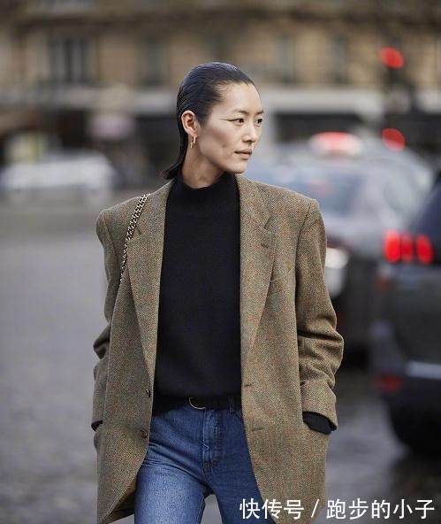 气质|刘雯的时尚看不懂,弄个大油头就算了还紧贴头皮,气质都改变不少