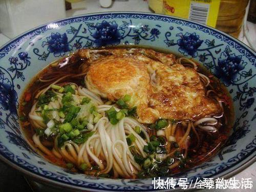 零花钱|越穷的家庭,越爱喂孩子吃这2碗饭,“毁”了娃还不自知