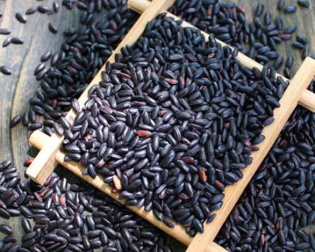 黑色素|黑米养生搭配一起煮，每天喝一碗，头发乌黑，皱纹消失，肌肤紧致