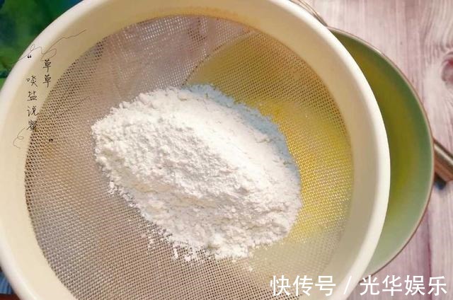 做什么蛋糕？蛋奶酥比蛋糕更容易上手，而且口味更香酥