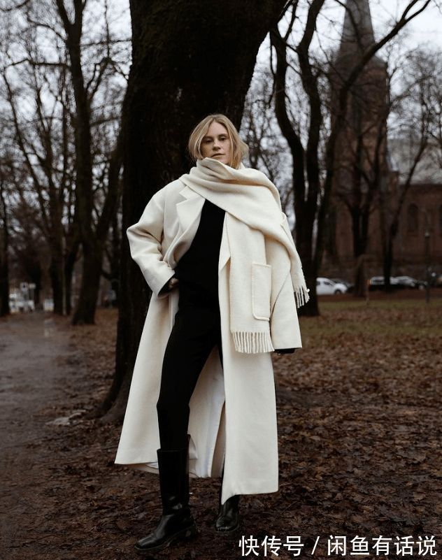 女人|女人过了40岁,穿得越简单越高级,冬天能玩转“黑白配”就是高手