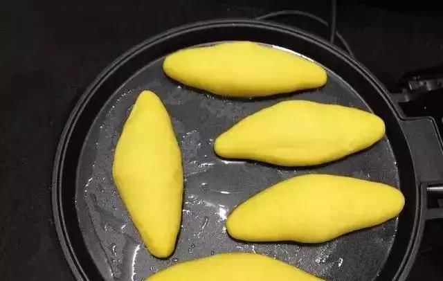 面粉|一碗玉米面，三个鸡蛋，不用烤，不用炸，蓬松柔软，比面包还好吃