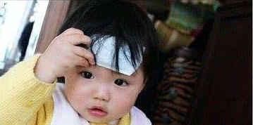 医生|医生提醒宝宝发烧,有4类食物不能食用,如果食用,会加重病情