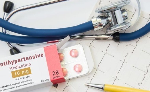 服用|高血压患者吃降压药，总咳嗽是怎么回事医生可能吃的是这种药